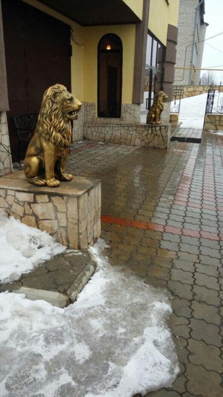 скульптуры львов