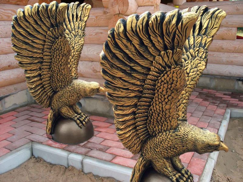 Скульптура орла на полушаре в золотом цвете (85 см) 24 Орёл на шаре в золотом цвете