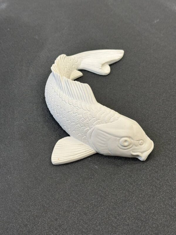skulptura rybki dlya fontana. belyj 6