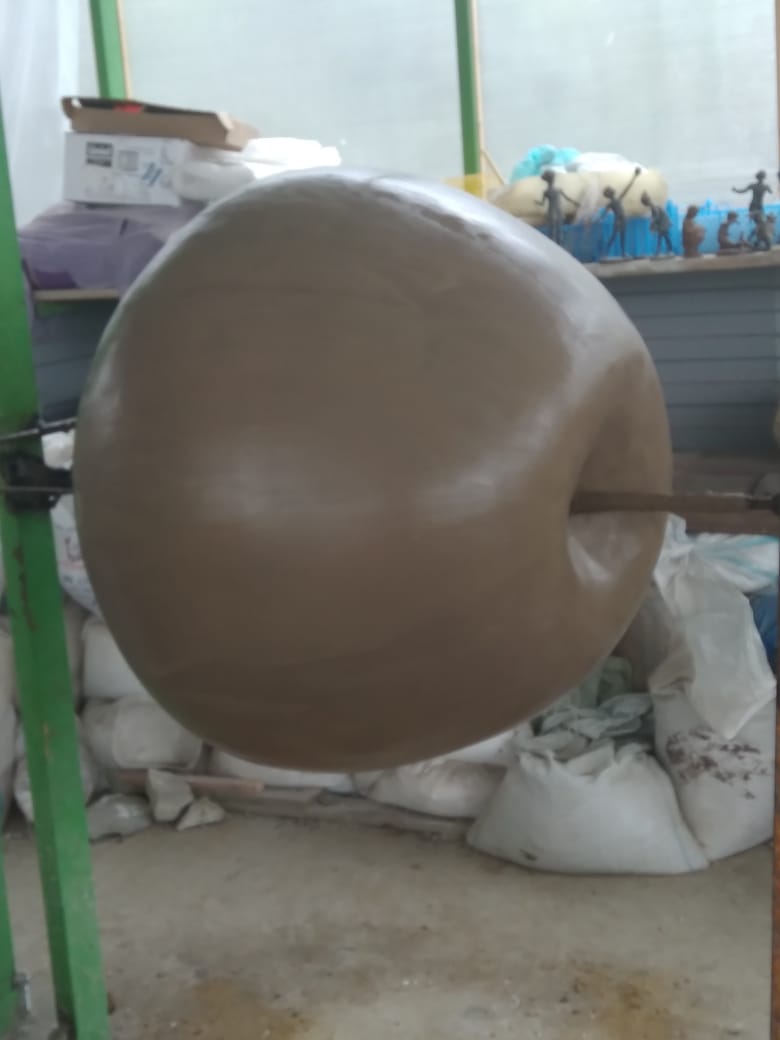 яблоко скульптура