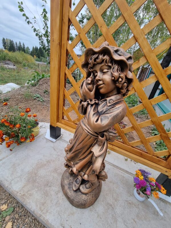Скульптура Девочка с птенцом в бронзе (100 см)
