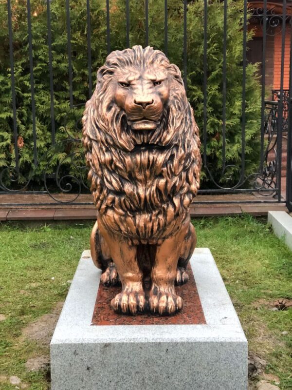 Лев в бронзе