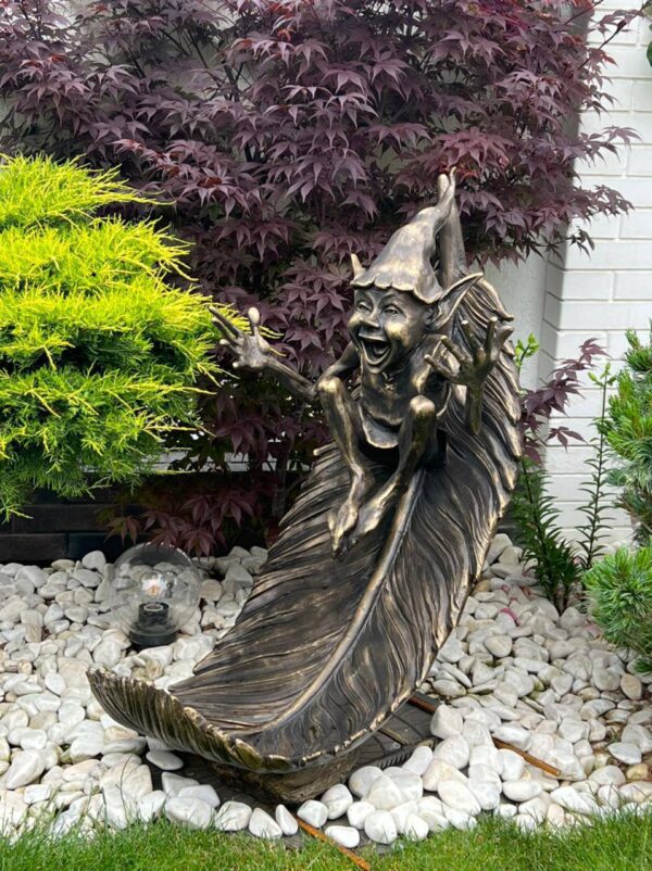 skulptura goblin na pere 100 sm 1