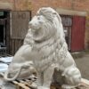 Большая скульпутра льва. Королевская Архитектура